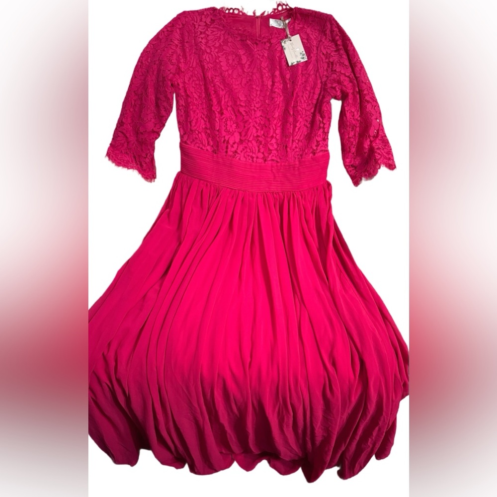Exquisite English Manor Dress - Picture 3 of 10
